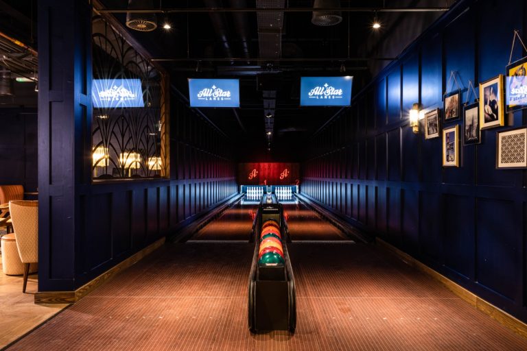 Singles Bowling in White City