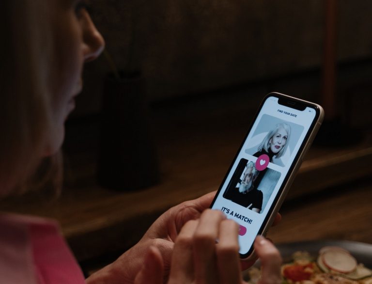 Why Your Profile Picture Matters at It’s a Date